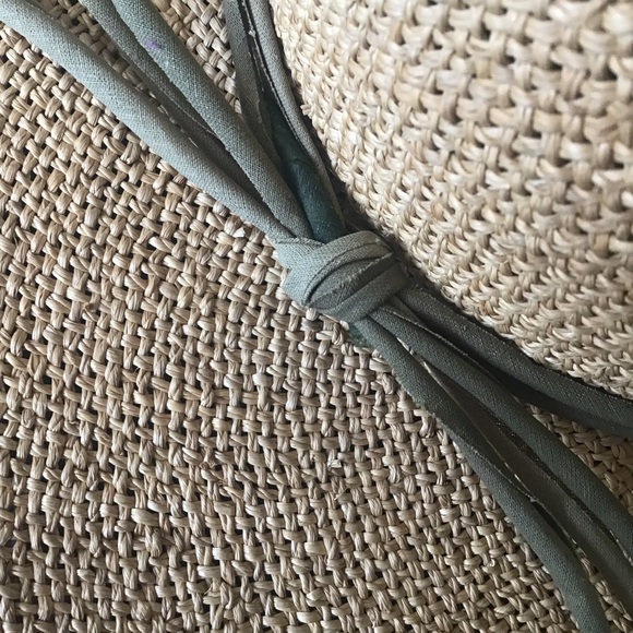 SLIPPER HUT FLIP FLOPS & STRAW HAT SET Flip Flops Green w/Flowers NWT SZ 7 - Picture 8 of 9